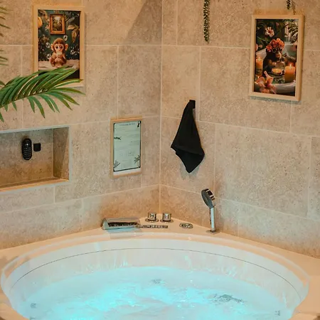 Jungle - Sauna & Balneo Apartmán *